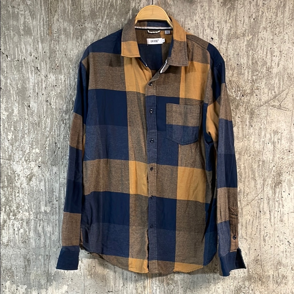 UNIVIBE Men's Plaid Flannel Button Up Shirt Size L in Blue Tan